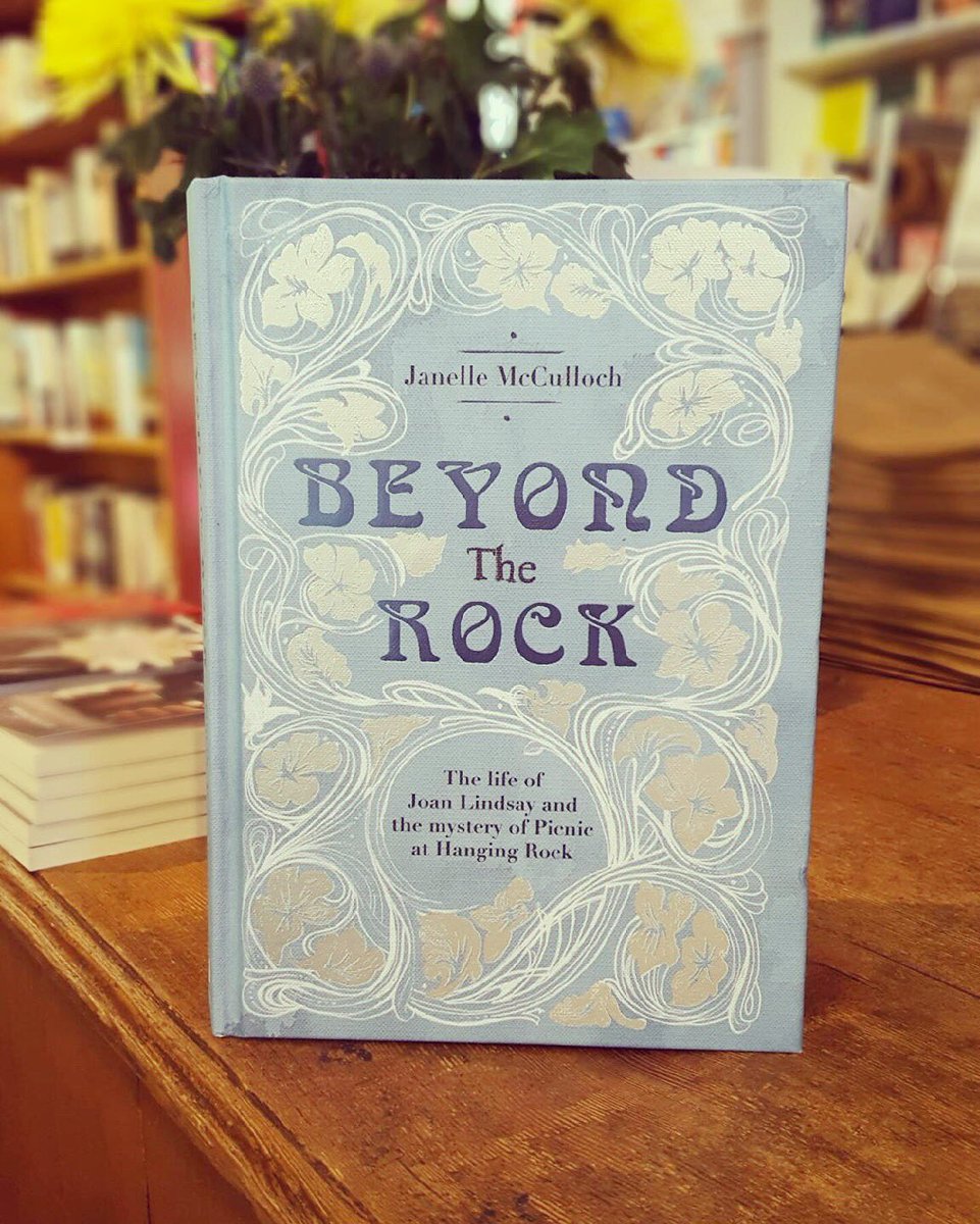 Beyond the rock de Janelle McCulloch, la biographie de Joan Lindsay C6dU2s_UoAA7oPp