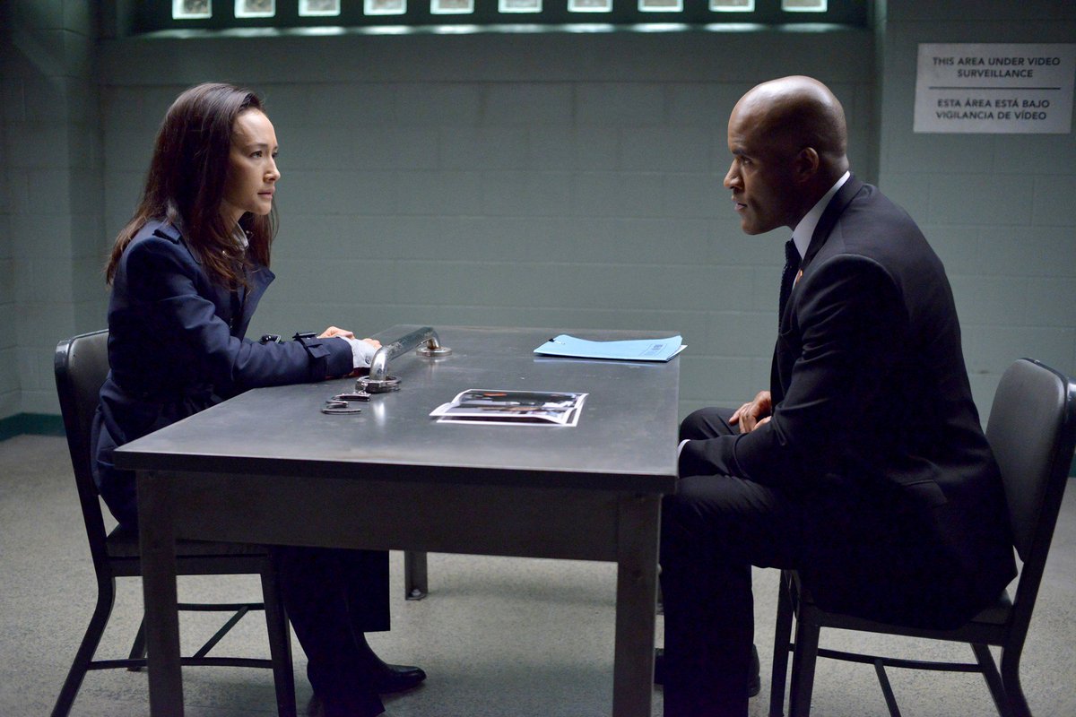 EW's tweet photo. MacLeish throws the country into chaos on #DesignatedSurvivor—our recap: https://t.co/UIBrCq2uws https://t.co/EJXiM3SenU
