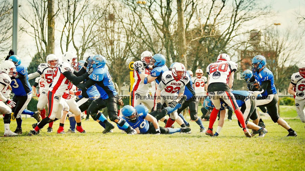 SharksValence's tweet photo. [Throwback Sharks] - Tous les jeudis, retrouvez d'anciennes photos des Sharks. Saison 2013 - 2014 face @les_aigles #histoire #FFFA #tbt https://t.co/JrHLvIDV7k