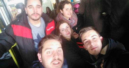 cronicaglobal's tweet photo. Ryanair tarda 37 horas en llevar a cinco jóvenes de Milán a Sevilla https://t.co/WXALBiXCMs https://t.co/f6e30CYbLr