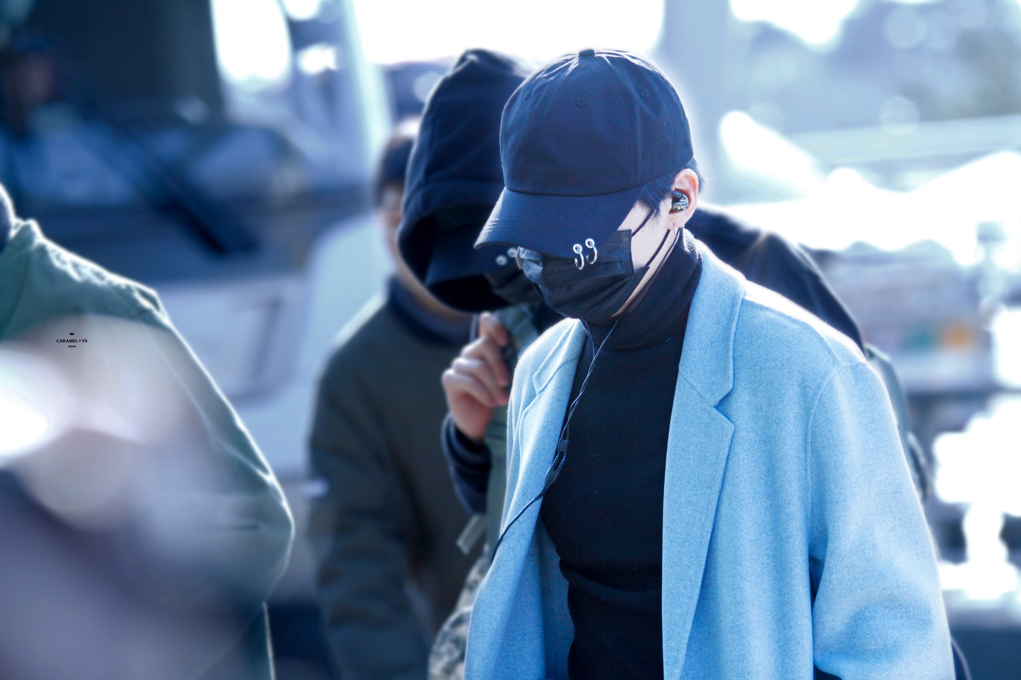 BTS Charts & Translations on X: .@BTS_twt V and Suga at Incheon Airport  🇰🇷✈️🇺🇸  / X