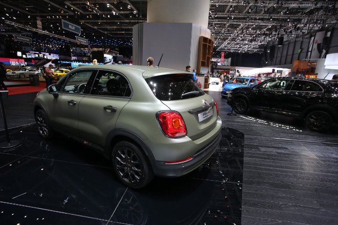 Greg_Samokish's tweet photo. В Женеве показали @UA_FIAT #500X S-Design ✔️
Под капотом 1.4 MultiAir 140 л.с. в паре АКП с двойным сцеплением DCT 🤘🏻 https://t.co/YTYiwlmHPb
