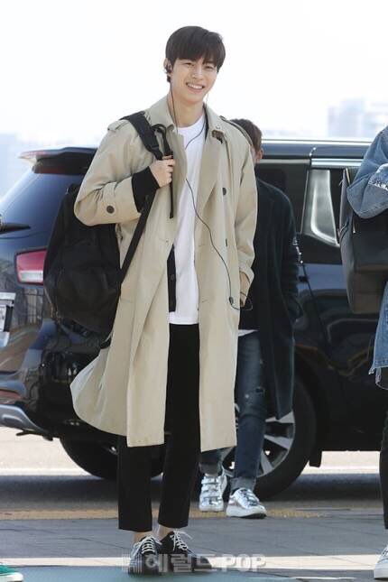 VIXXbiased's tweet photo. [PIC/PRESS] 170309 #VIXX #빅스 #HONGBIN #홍빈 @ Incheon Airport depart to JAPAN (©as tagged) https://t.co/69kIyCZrR3
