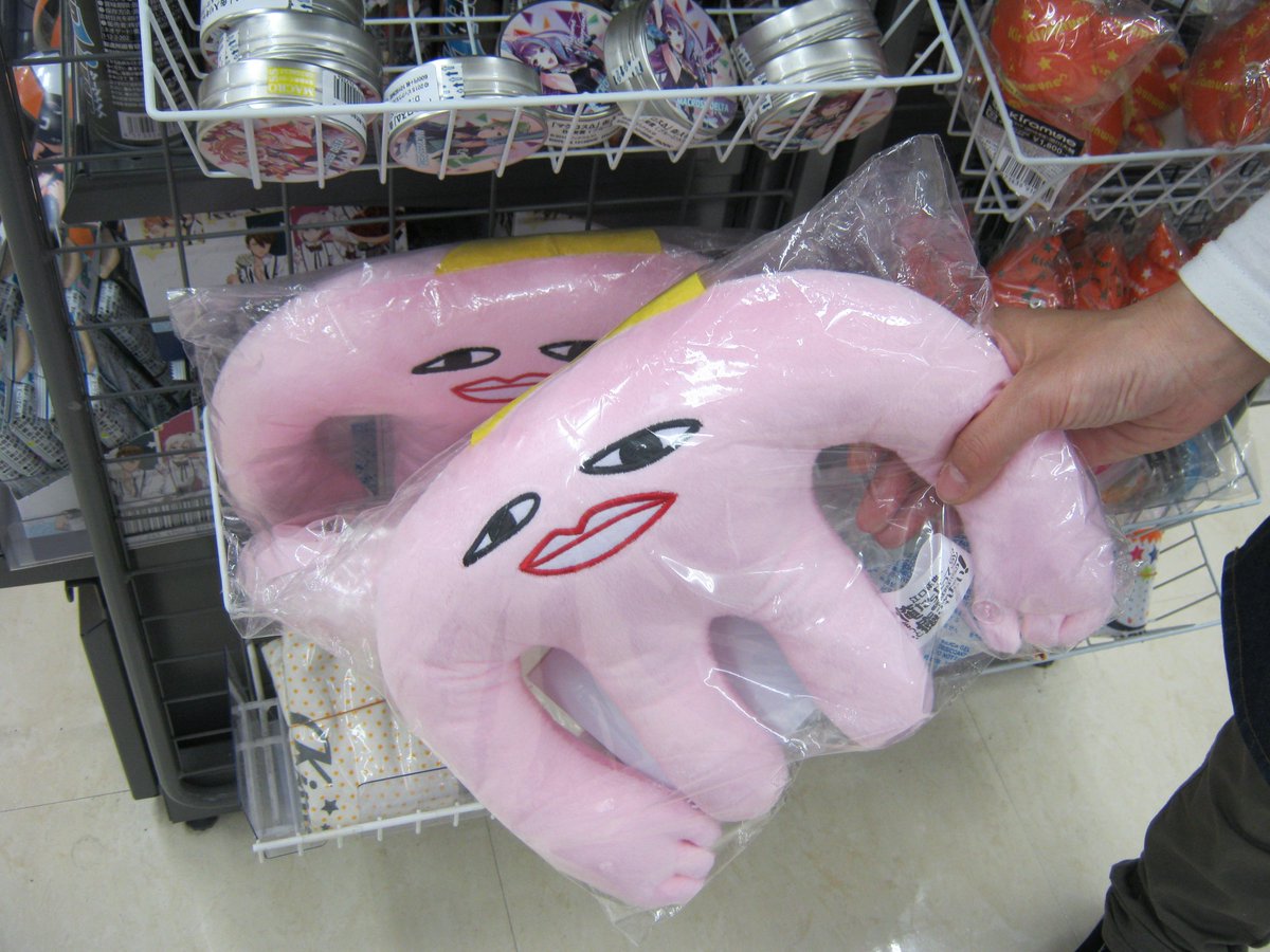 アニメイト静岡パルコ グッズ情報 江口拓也の俺たちだってもっと癒されたい 癒し大王クッション 癒し大王ぬいぐるみ ブロマイド付 好評発売中シズ ぜひ癒し大王と仲良くなって癒されてほしいシズ