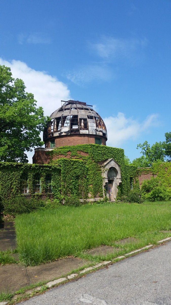 unfoundhouse's tweet photo. Abandoned observatory, East Cleveland, Ohio... https://t.co/z5e1iU6PUz