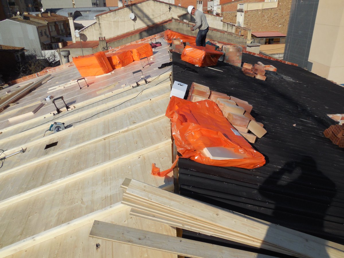 CobertesReserSL's tweet photo. #cubierta #tejado #vigas #madera #laminada #aislamiento #impermeabilizacion #Metodo #Reser #lamina #ondulada #bajo #teja #arabe https://t.co/oZSkWompPq