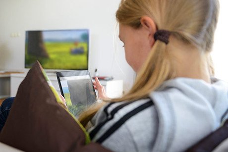 fritz_com_nl's tweet image. Met de kinderslot-functie ben je zeker dat je kinderen veilig surfen. #parentalcontrol #IntelligentWiFi bit.ly/2mZWDgj