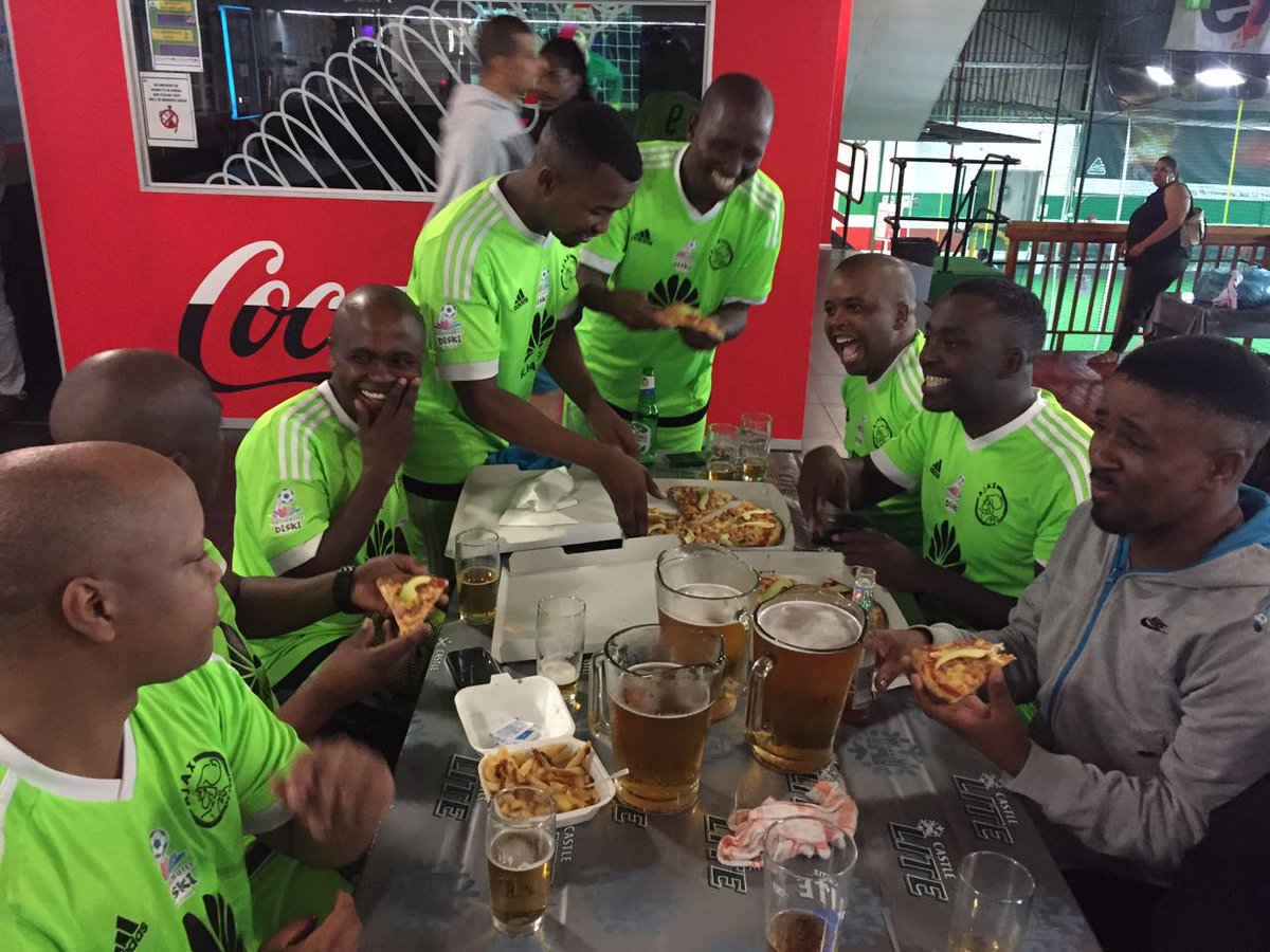 AbadlaliFC's tweet photo. ⚽ Last night was a real test. Well done boys! Thanks to the chaps who took care of the after game 🍻🍕🍟 #Abadlali https://t.co/NhHQaCXQFC