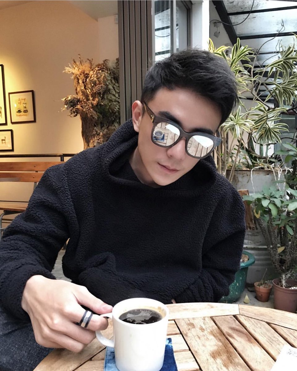 yaoi_mazter's tweet photo. Beebs posted this less than 20 mins ago...deymn shuai😍😍 #HIStorywebseries #HIStorywebseriesobsessed #bernardsenjun https://t.co/i9cfrki05a