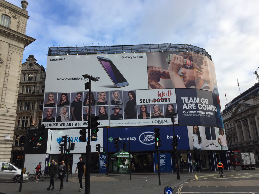DailyDOOH's tweet photo. Piccadilly Lights looks good even w/ the wrap Gonna look better w/ @Daktronics LED thx 2 @OceanOutdoorUK https://t.co/1AbhYpAPOQ