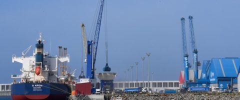 Punta Langosteira manipula 60.000 toneladas de mercancías en una jornada <a href="/puertoCoruna/">info Puerto Coruña</a> | shar.es/1U45V4 #puertos #cadesum