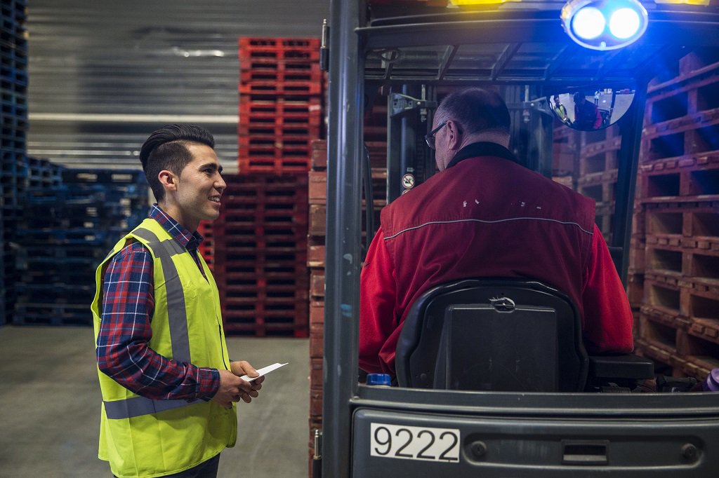 HumanitasNL's tweet image. Ga direct aan de slag, adviseert Ali andere vluchtelingen. Lees zijn unieke verhaal in ons eerste online magazine. bit.ly/2mEDO21