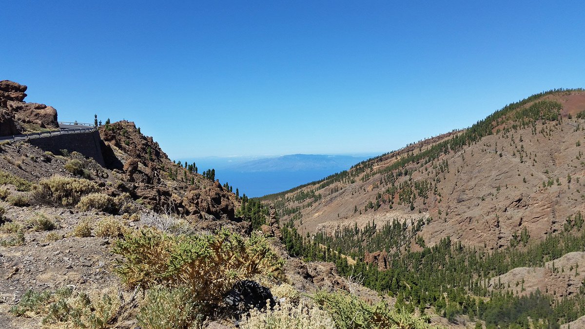 Did you know that... From #ElTeide in a clear day we can see all the island.
#tenerife #canaryislands #landscapes #viajesteide #excursions