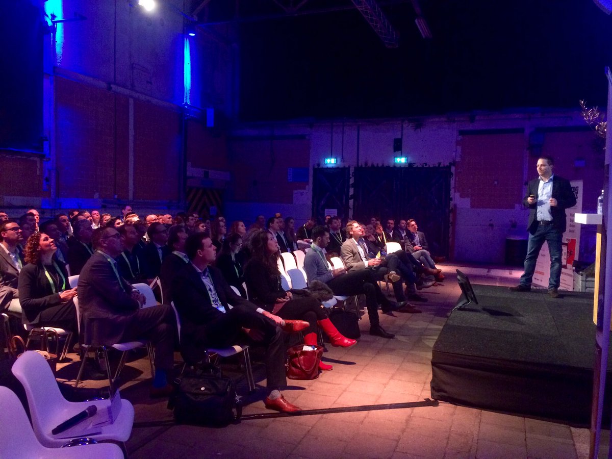 We zijn begonnen! #B2Bsum. Aftrap Sander vd Linden van Jacob DE over 'klant centraal' anno nu en lessen B2B uit B2C <a href="/GoedeDagVzitter/">GoedeDagVoorzitters</a>