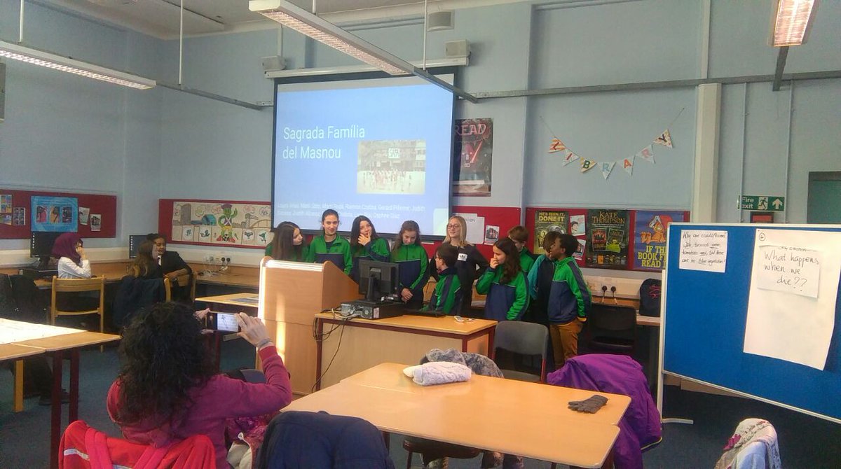 SafaMasnou's tweet photo. A @St_Rochs els alumnes de primer d'ESO han presentat el Safa. Tot això dins del programa @EUErasmusPlus.  I un nou estil amb @schoolincloud https://t.co/iqI01u9QA4