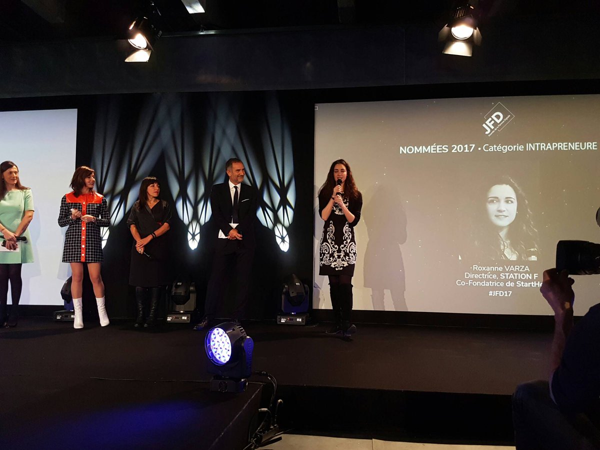joinjfd's tweet photo. Bravo à @roxannevarza pour le prix Margaret de la femme intrapreneuse #ForABetterWolrd #GETINSPIRED #JFD17 https://t.co/kbVWhqSroz