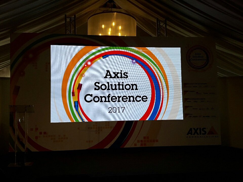 juannietogarcia's tweet photo. Ahora después del café todo mucho más claro #AxisSolution2017 @sifortic e @i_dispensa aprendiendo sobre #seguridad #analytics #Retail https://t.co/GMcsUIXG4s