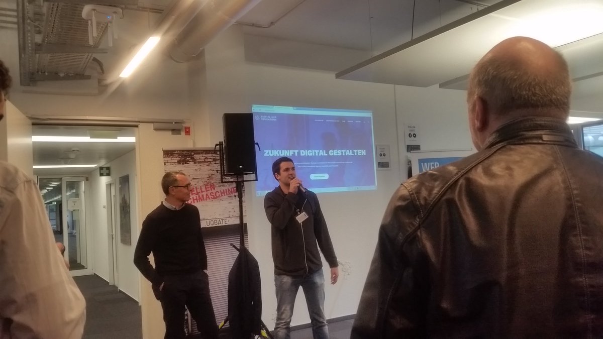 digitalhub_de's tweet image. Ivan stellt das Accelerator Programm des Digital Hubs vor #startupbreakfast #startups