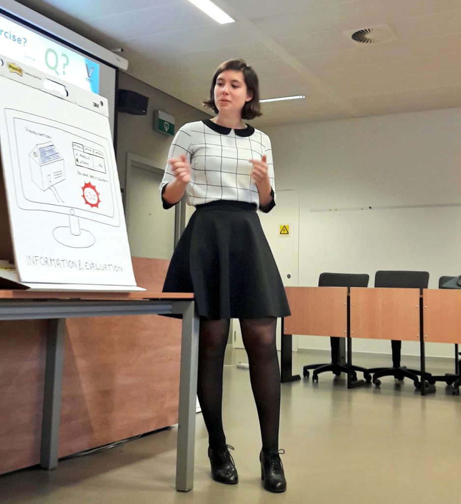 FrankGoedertier's tweet photo. #Vlerick Digital Marketing Bootcamp creativity: students pitching ideas on digital mktg #innovation in the solar panel business #VlerickCoke https://t.co/bEWywgBEsJ