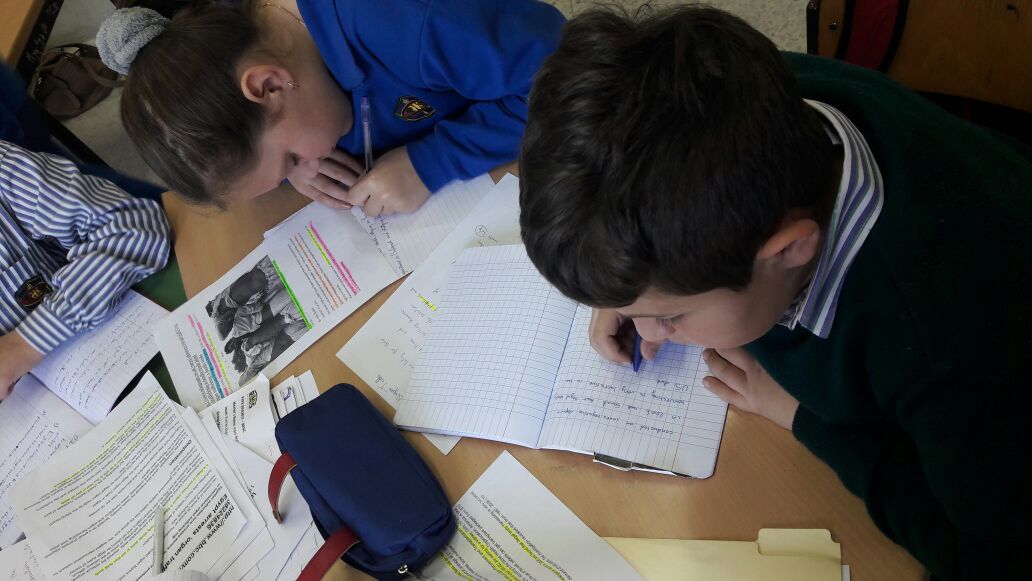 RHHS_PYPX's tweet photo. "Human Organ Trade" group members researching their issue with their mentors #research_skills #collecting_data https://t.co/mdOc2SAaRD