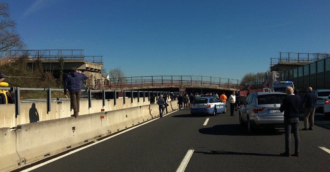Crollato un ponte sull'autostrada A14, tra Loreto e Ancona sud