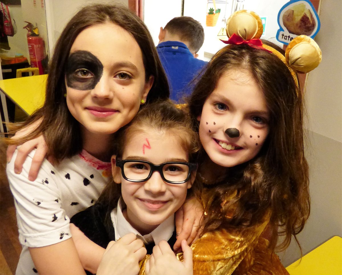 Malpas_Park's tweet photo. World Book Day did arrive. If you wish to see a few photographs please use the link below. #gompps #letsreadabook https://t.co/99INiRM5RE https://t.co/cVaMMQtiiu