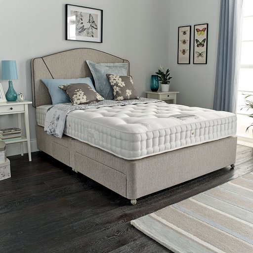Potburys's tweet image. You'll definitely have sweet dreams in this gorgeous bed. Harrison Heligan Divan. #UpgradeOffer 150cm at 135cm price ow.ly/1Obg309Irfc