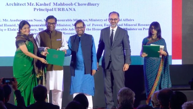 TheIsmaili's tweet photo. Certificates and commendations awarded for the Friendship Centre project #AKAA2016 #IsmailiCentre #Dhaka LIVE: https://t.co/pX8jRrA9gh https://t.co/Vu5zqD8wpU