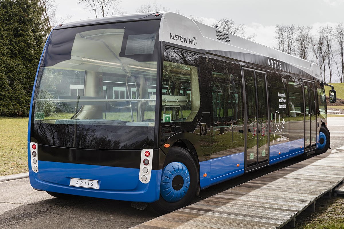 В июне на улицы Парижа выйдет необычный электробус от Alstom