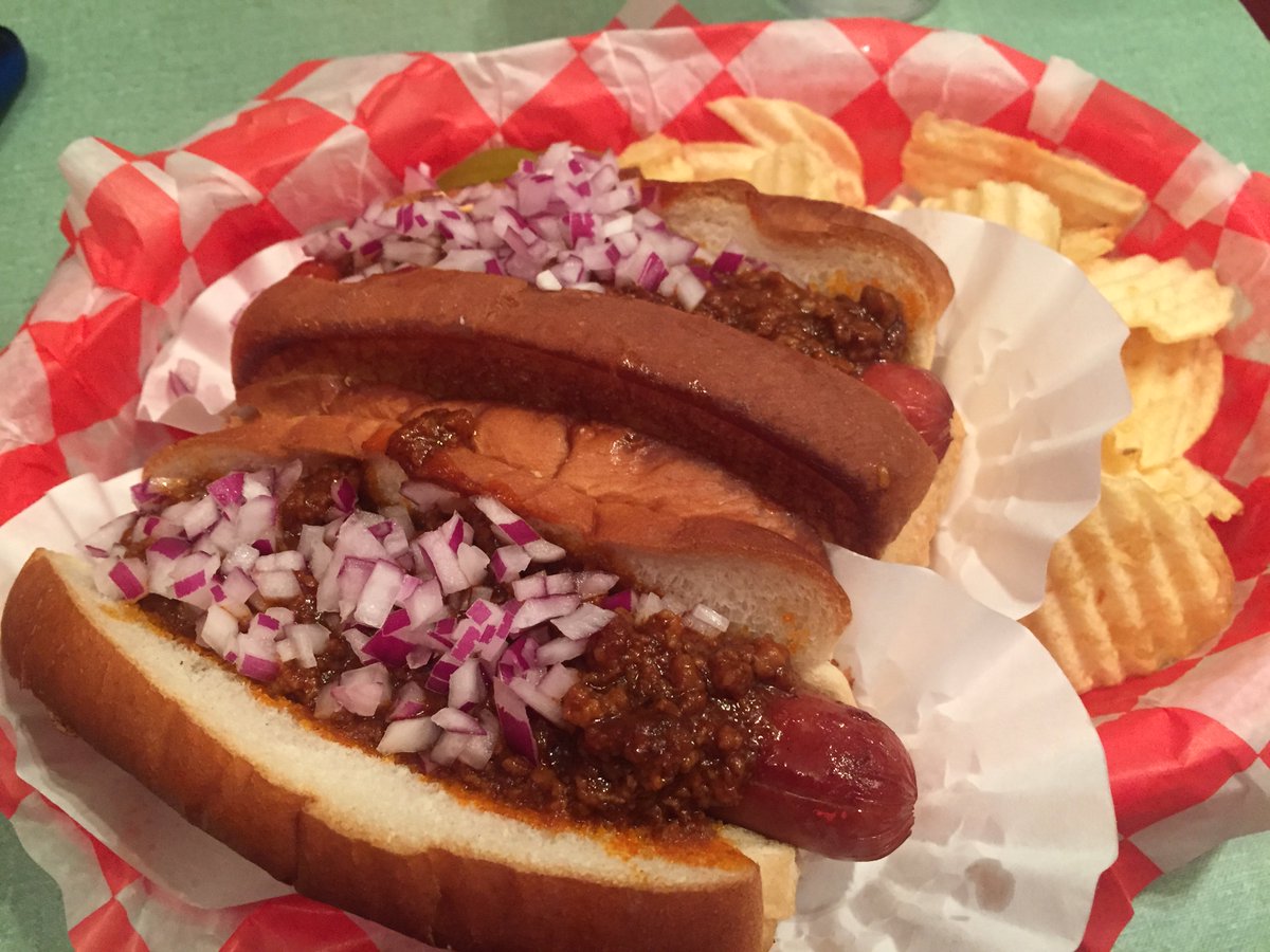 DontBeForeign's tweet photo. Perrito Caliente --> Hotdog https://t.co/ZQn7lZZWj5