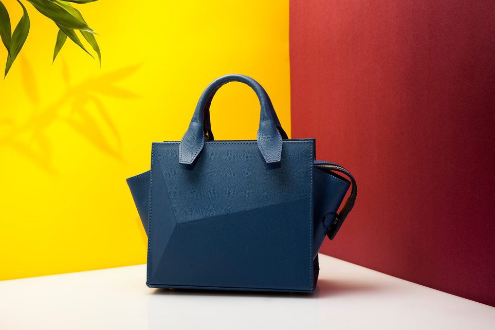 GUAVAESSENTIALS's tweet photo. Electric feel 💙
#guavalovers #fashion #love #style #shoes #heels #highheels #geometric #electric #blue #bag #handbag #purse #mini #city https://t.co/HBS6Q1Qru1