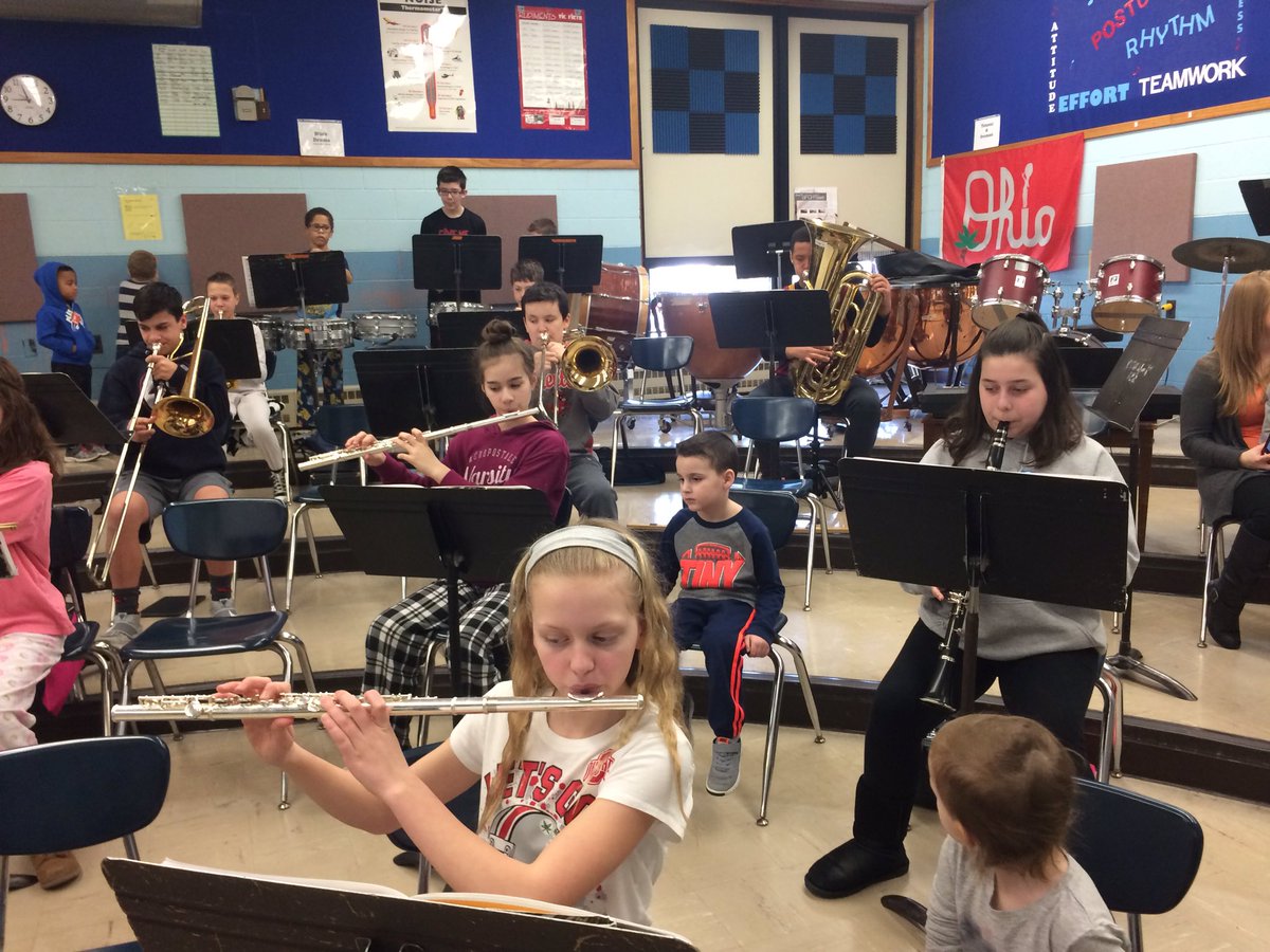 MentorMSBands's tweet photo. Welcoming our preschool buddies down for a concert with 6th grade. Happy #MIOSM! #onceacard https://t.co/FkBlLBSZn2