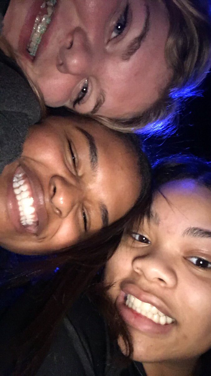 chloegblank's tweet photo. #techieappreciation love my girls backstage with me!!!!!!! https://t.co/VIoUJlXha9