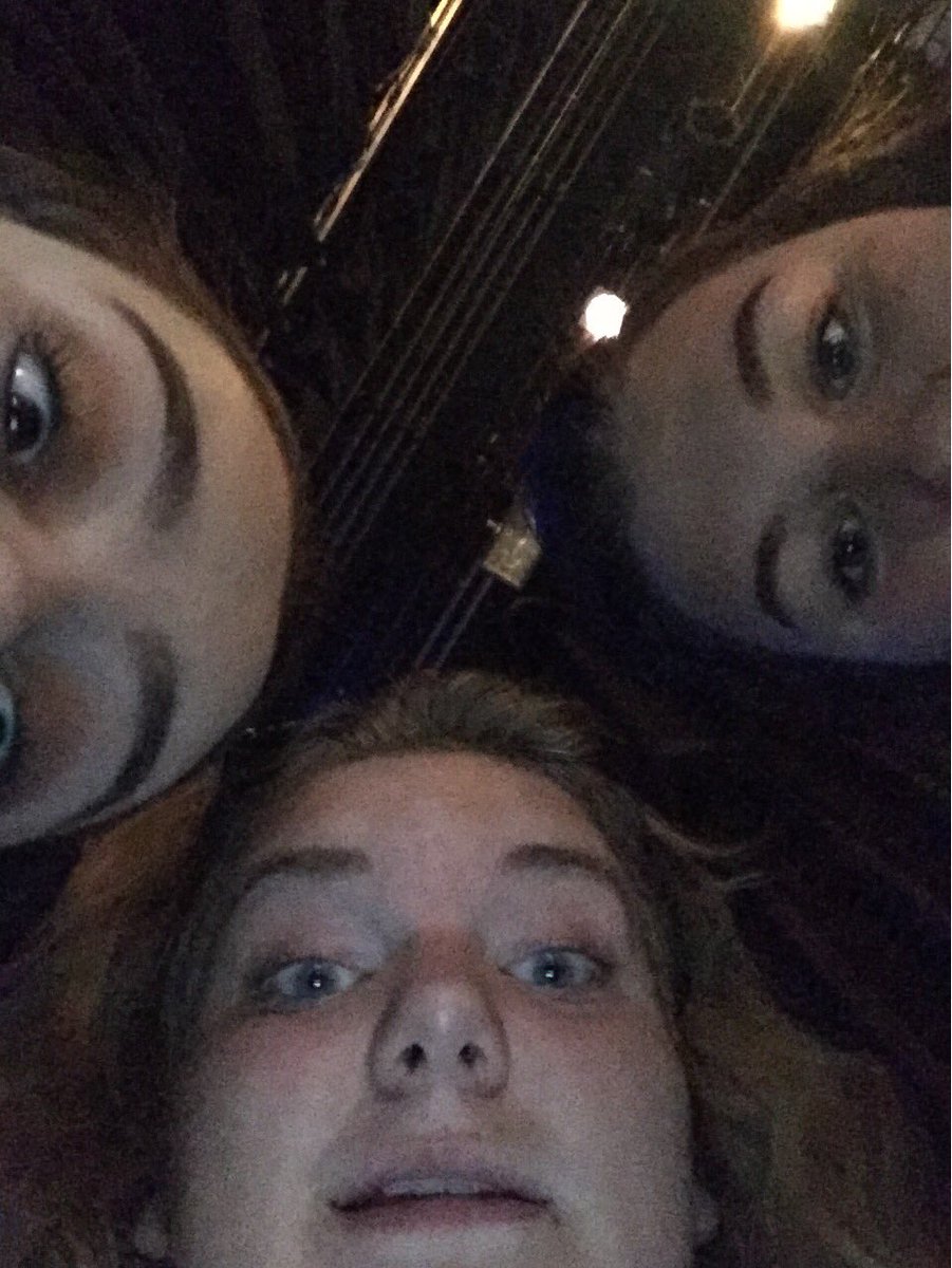 chloegblank's tweet photo. #techieappreciation love my girls backstage with me!!!!!!! https://t.co/VIoUJlXha9