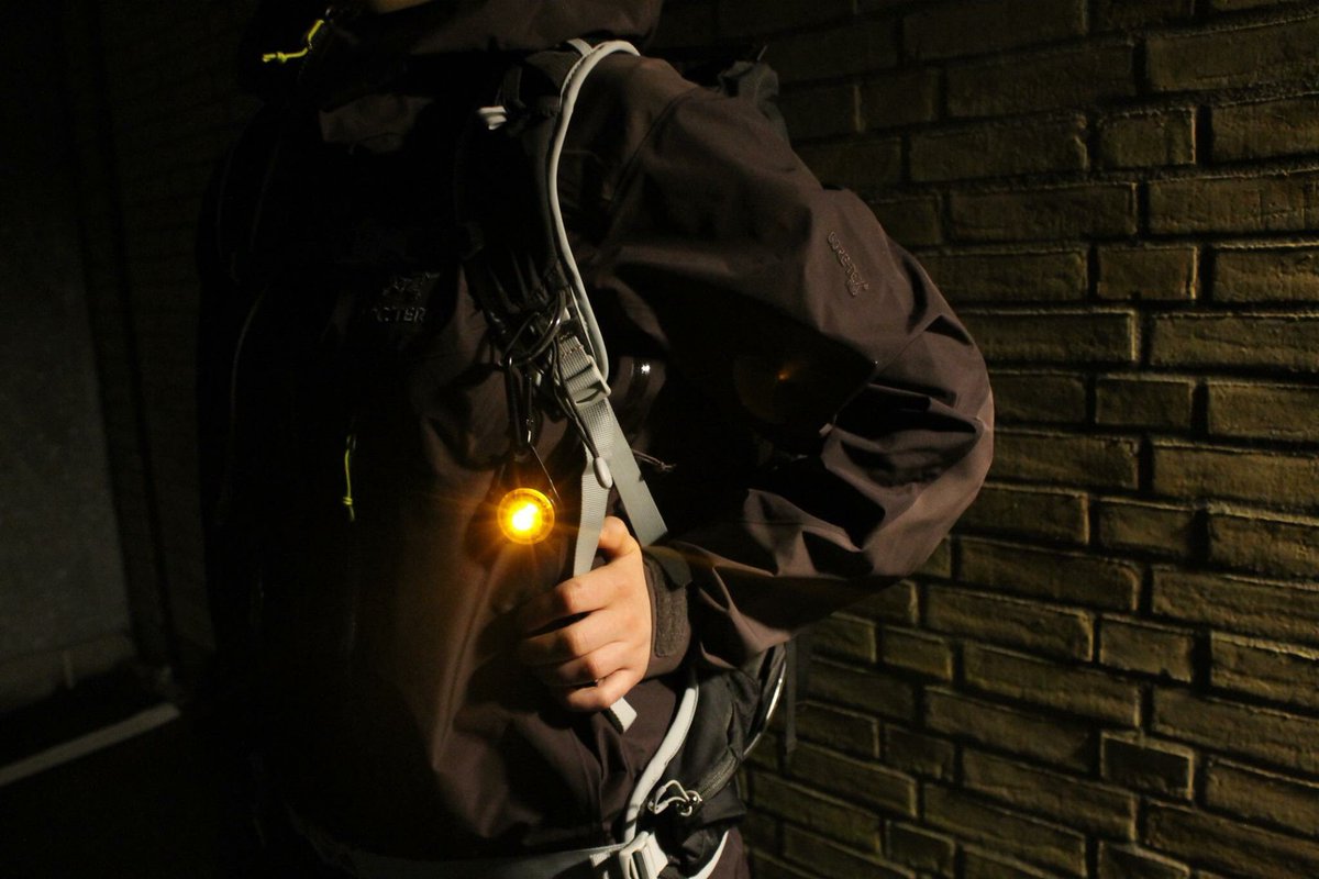 Take a look at our new Carabiner Mount! The perfect way to attach your light during any #outdooradventure 👣