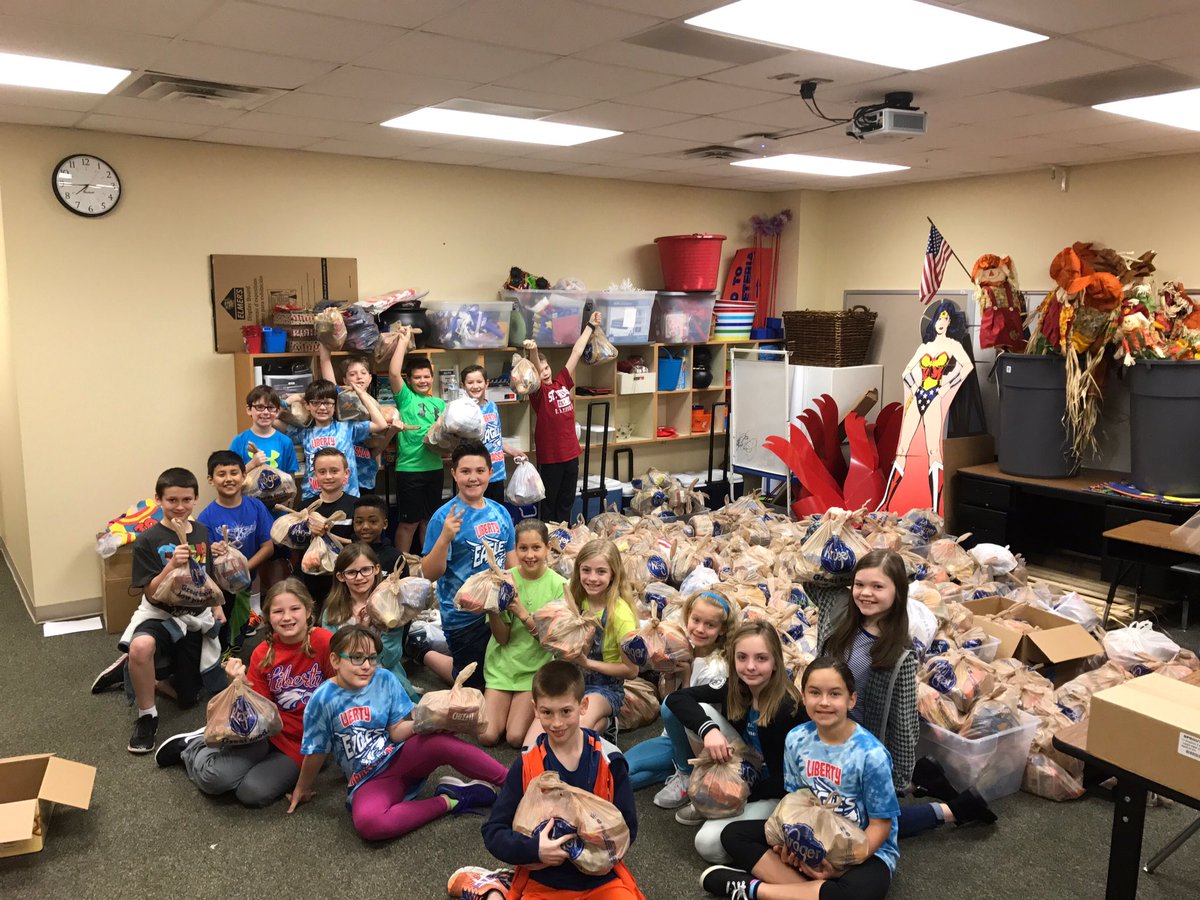 thelesbuglady's tweet photo. Over the moon proud of @LibertyElemKISD & LES Ambassdors for #snackpackattack benefiting @cstorehouse! @KellerISD @kisdROCK https://t.co/yNf2pmhVaR