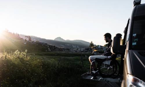 C'est parti pour <a href="/samfaitrouler/">Sam Fait Rouler</a> : 60 000 km, 16 pays. Il présentera son fourgon aménagé à Vélizy le 14 mars à 15h
uvsq.fr/sam-fait-roule…