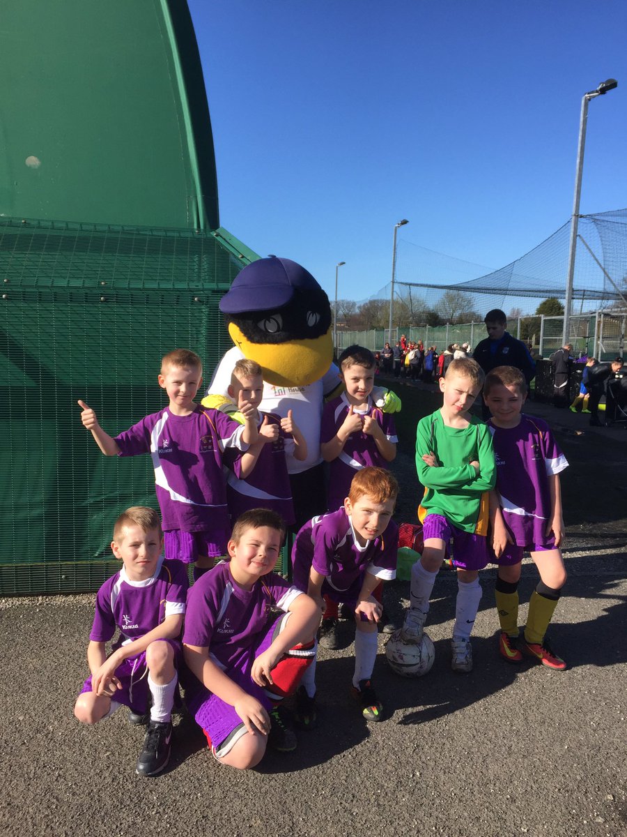 AshtonPrimary's tweet photo. The day Ashton meets a legend #preston #deepdaleduck #education #sunsout https://t.co/BydhRpS1Ii