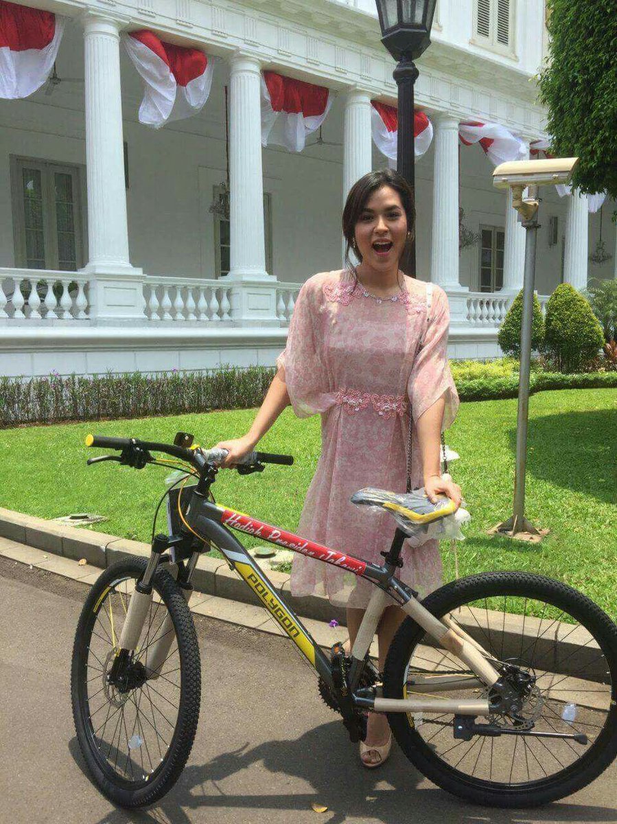 uttha's tweet photo. Kalau sebutin nama-nama ikan bisa dapat sepeda, apakah nyebut nama-nama sepeda bisa dapat Raisa? https://t.co/s9qXtGQklW