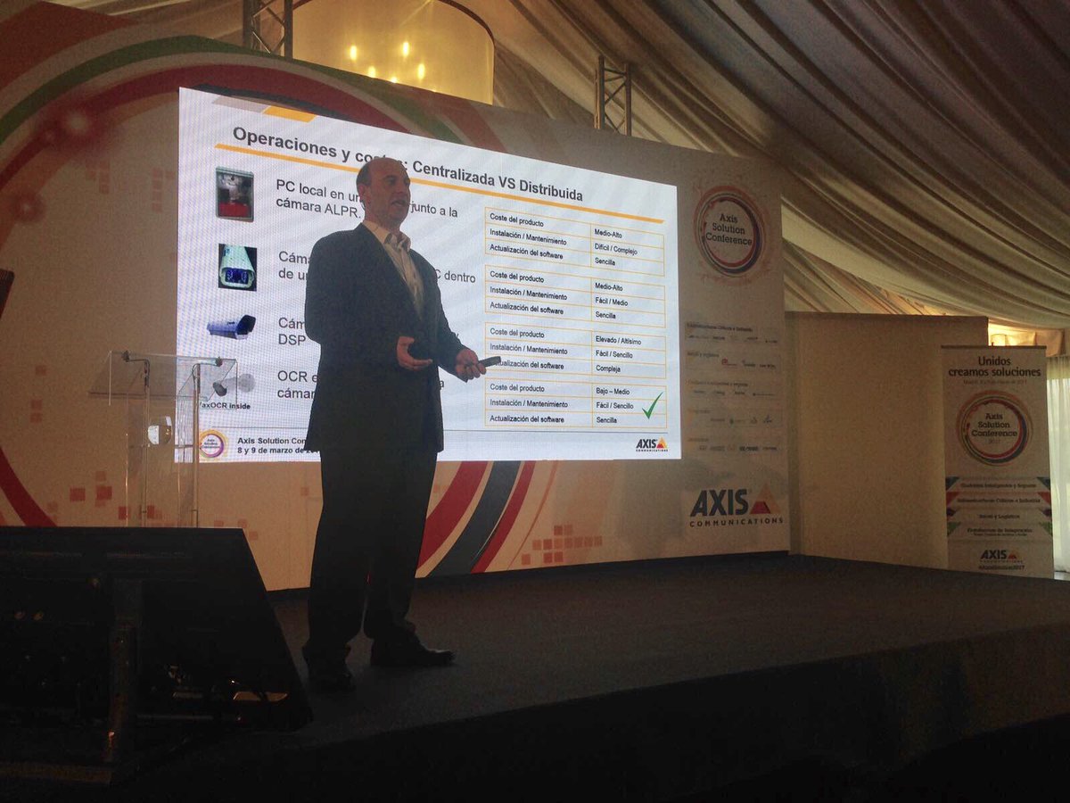 MariaS_Axis's tweet photo. Juan Vercher y la lectura de matrículas de Vaxtor #AxisSolution2017 https://t.co/WXYMa0qIqn