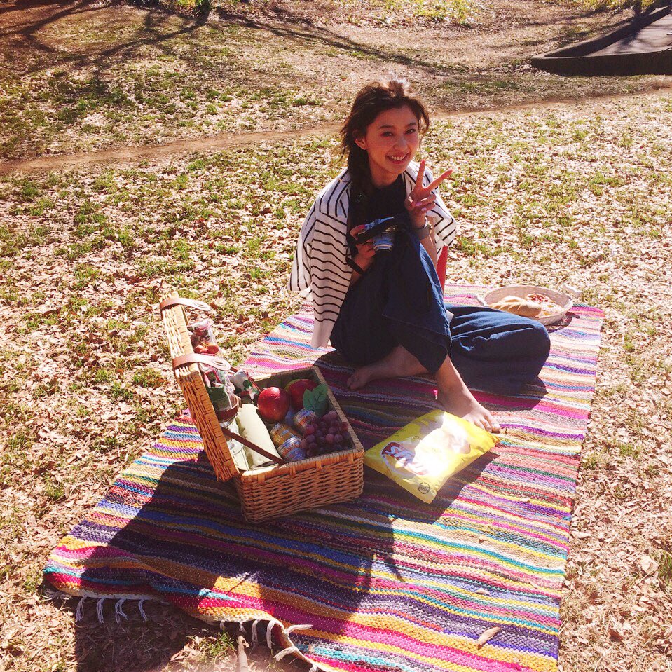 Toplog 朝比奈彩ちゃんとピクニックデートしてきました Asahina18a 朝比奈彩 Ayaasahina オフショット ピクニック デート T Co Clzp6oj08g Twitter