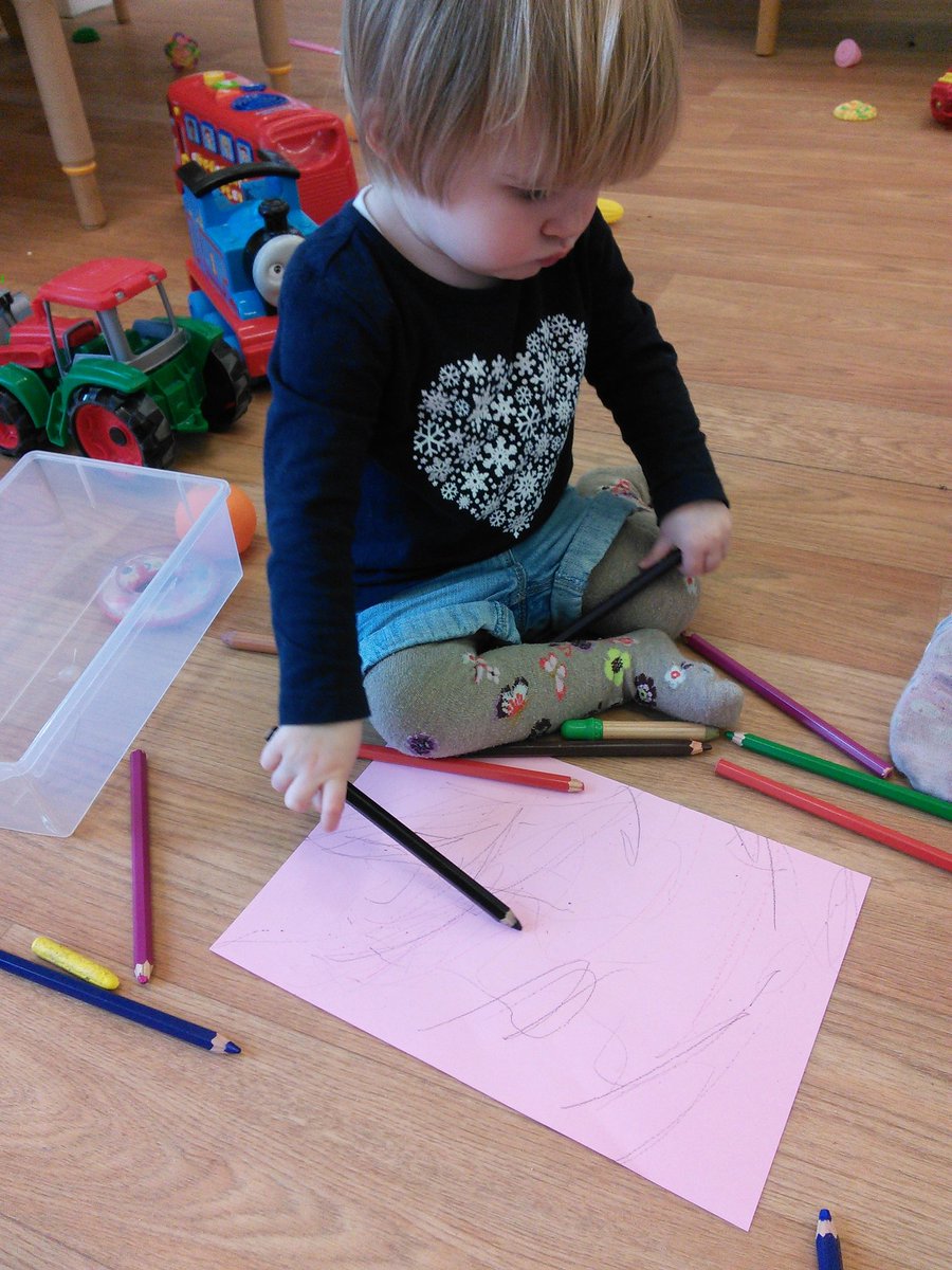 snapgrosvenor's tweet photo. Babies have been #markmaking this morning and talking about what they are drawing. #snapsead #childsvoice https://t.co/eWlRIkvlHb