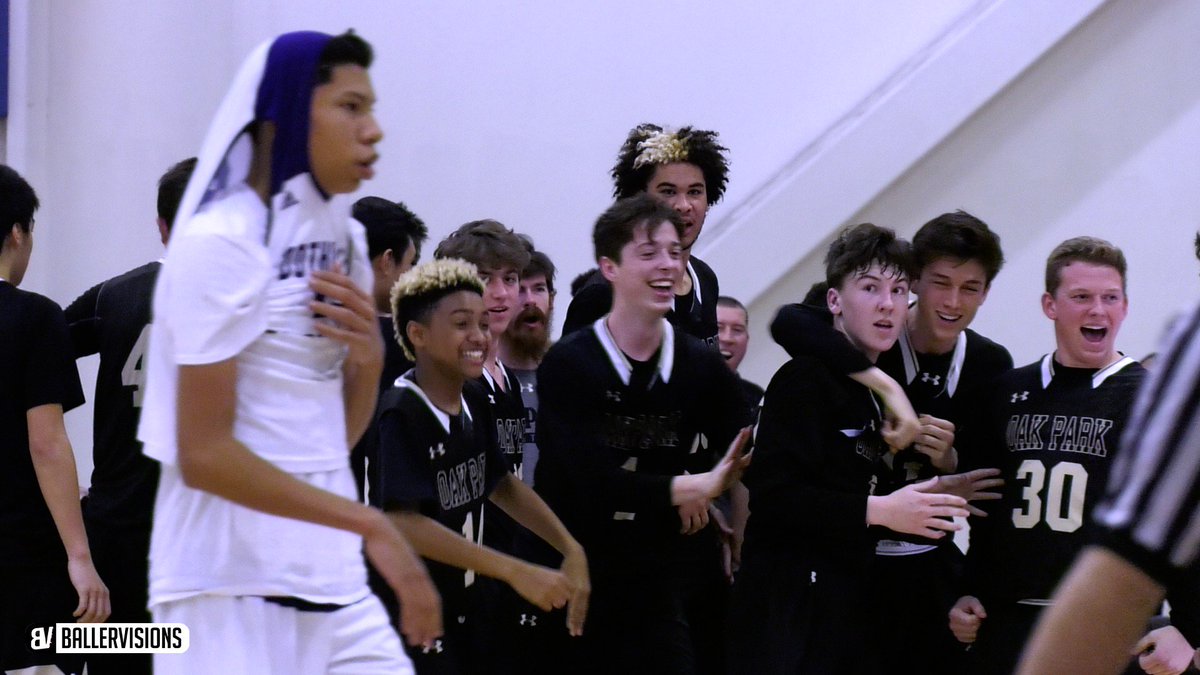 Foothills Christian &amp; Oak Park state playoffs battle goes down to the final seconds in OT! FULL HIGHLIGHTS VIDEO: youtube.com/watch?v=QzhvPR…