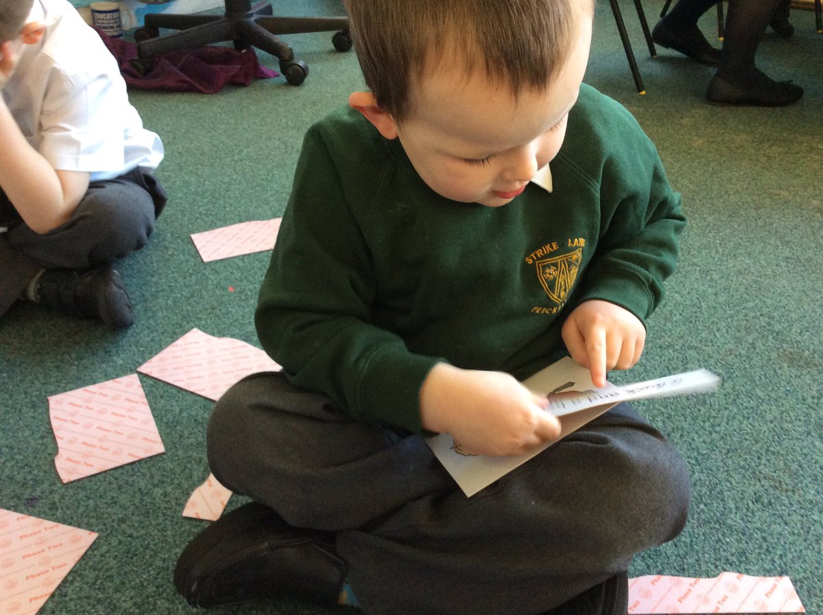 StrikeLane's tweet photo. Lots of reading in @oakclass this morning #lancsliteracy #phonics #workingreallyhard https://t.co/nRnOo3C2Il