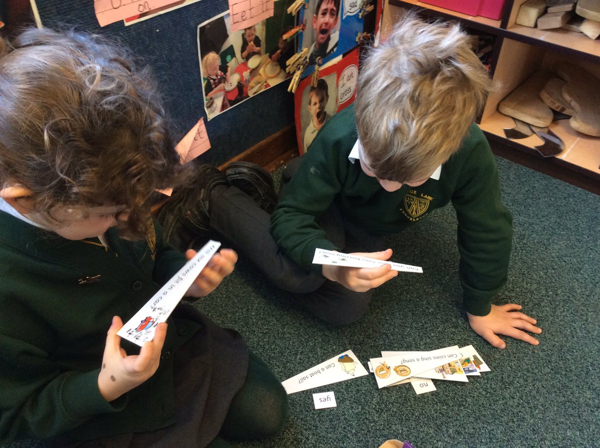 StrikeLane's tweet photo. Lots of reading in @oakclass this morning #lancsliteracy #phonics #workingreallyhard https://t.co/nRnOo3C2Il