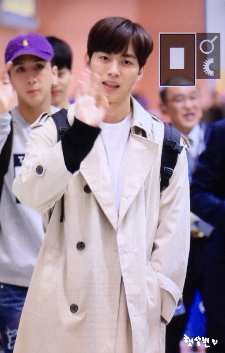 Beans930929's tweet photo. 170309 간사이 공항 입국 #VIXX #빅스 #HONGBIN #홍빈 @RedBeans93 https://t.co/LdWXmOLaYy