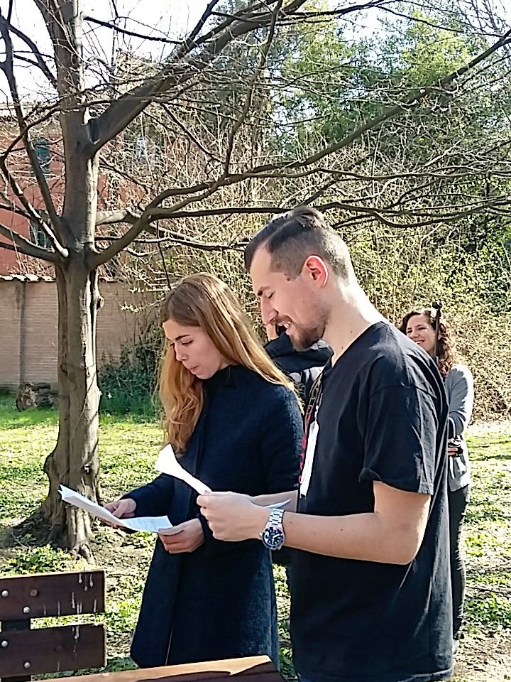 Ale279Ale's tweet photo. Ecco i nostri attori e registi! #Backstage #prove #dailycompass @compassunibo https://t.co/x6BfIVoqSj