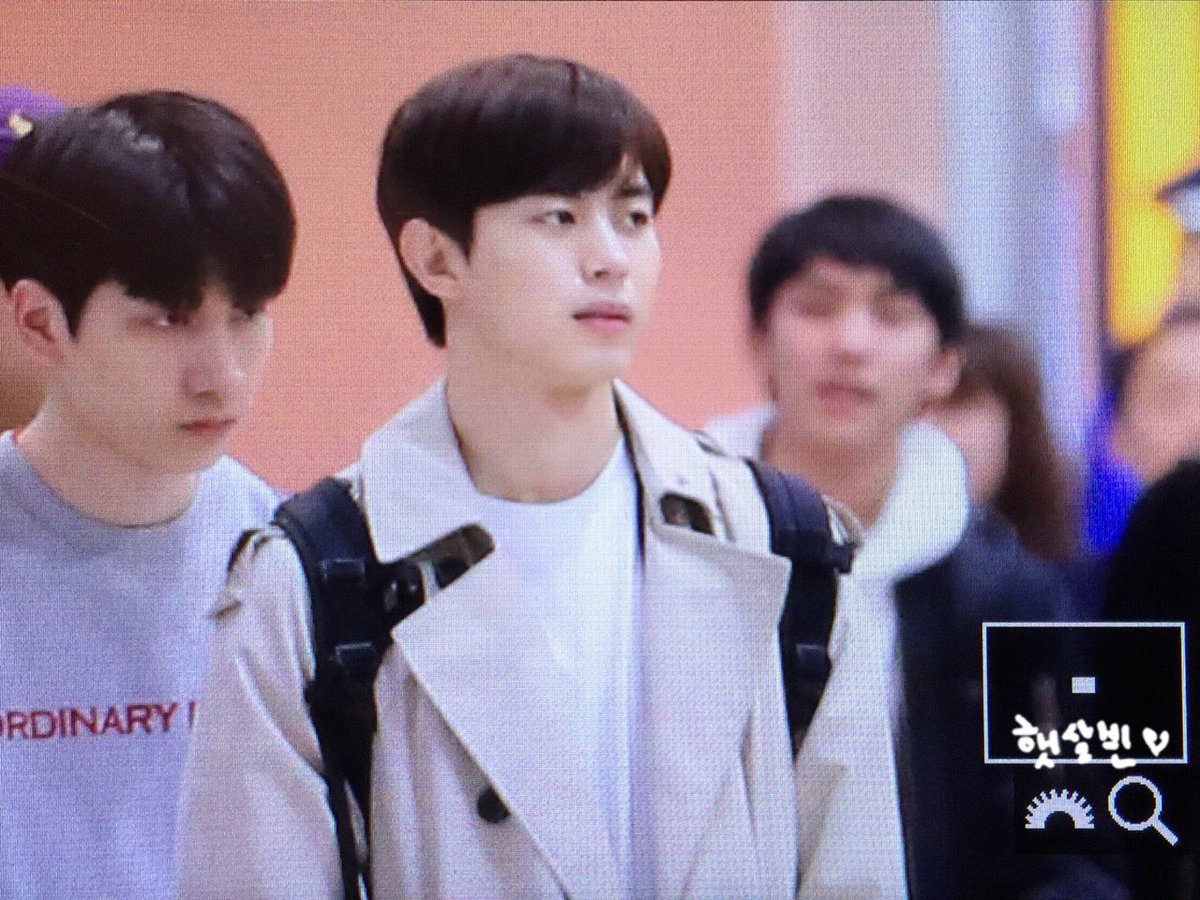 Beans930929's tweet photo. 170309 간사이 공항 입국 #VIXX #빅스 #HONGBIN #홍빈 @RedBeans93 https://t.co/ceIwEB4HJ2