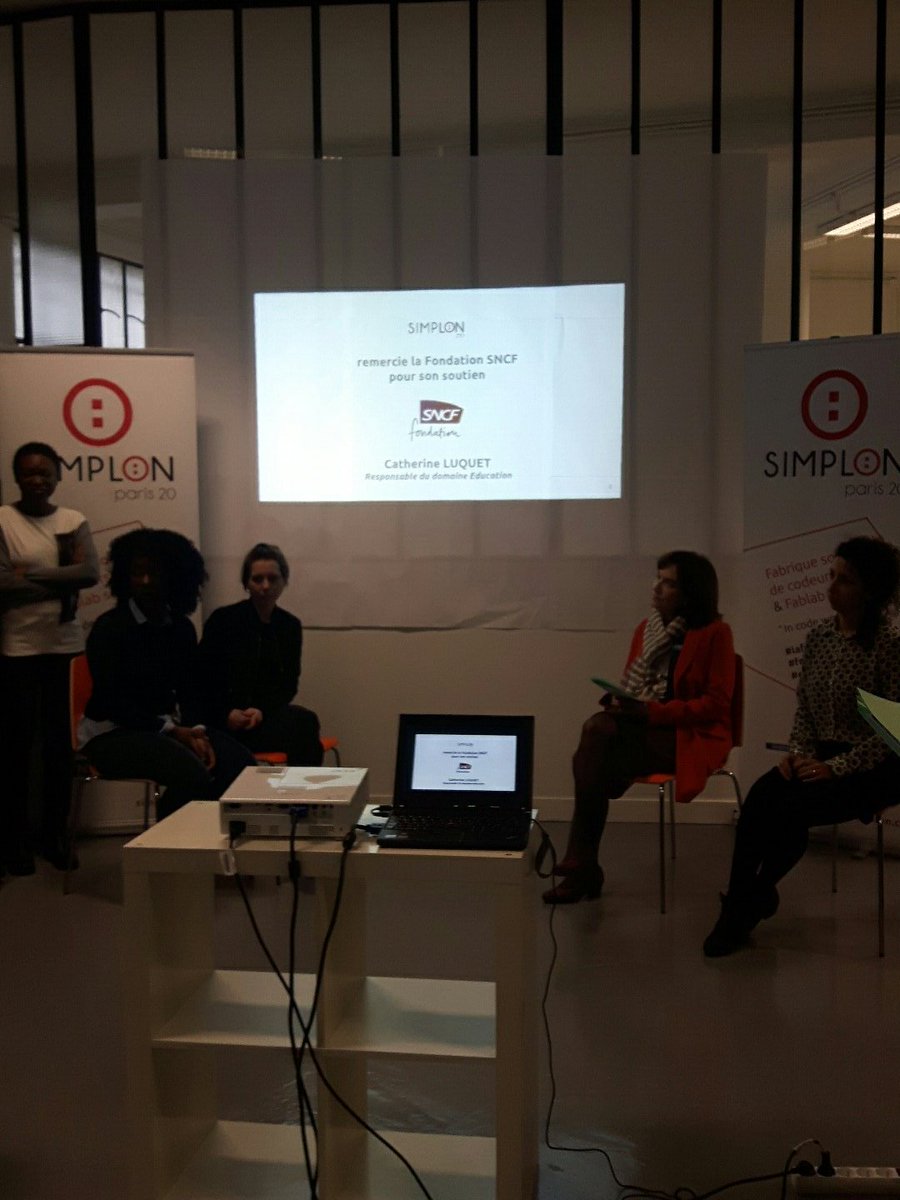 MagicNeuilly's tweet photo. @MagicMakersAt chez @simplonco pour échanger sur la formation des femmes au numerique avec @LaurenceRossi  @FondationSNCF #hackeuses https://t.co/ZTf8xuLFKB