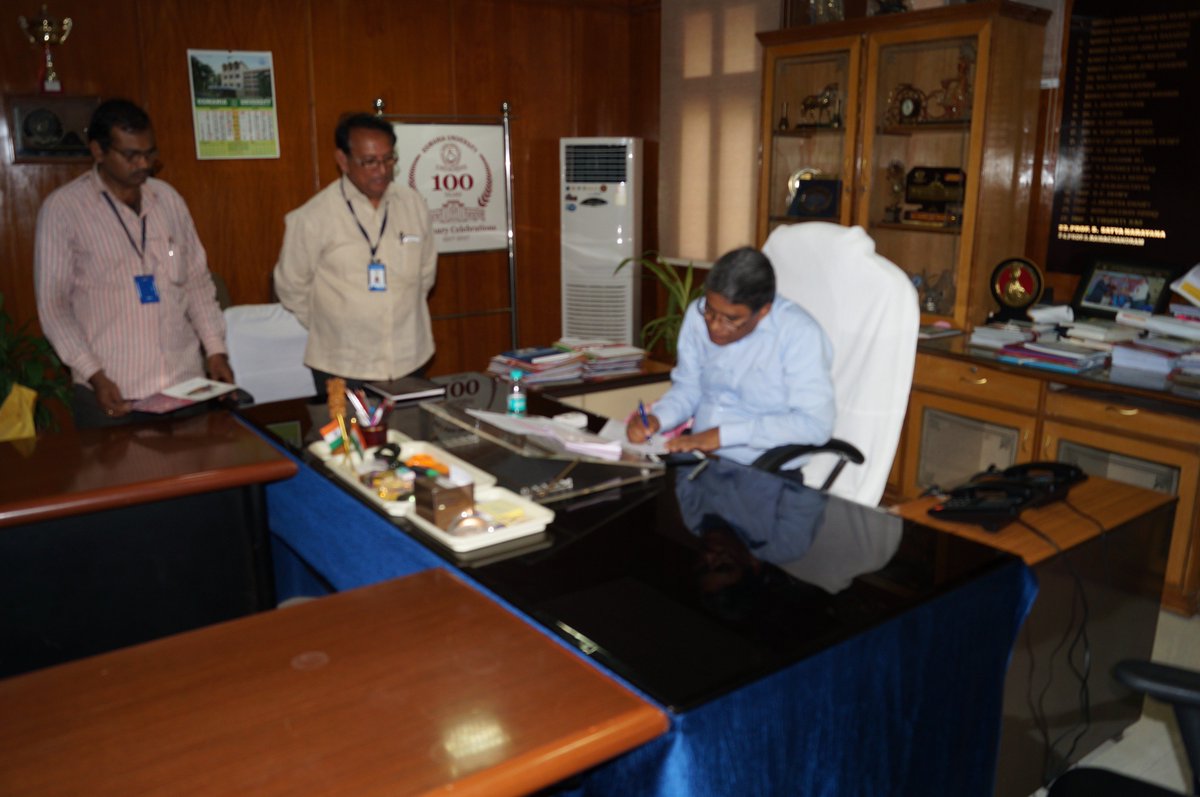 tscohandlooms's tweet photo. Sri Prof. S. Ramachandram Vice Chancellor, Osmania University Hyderabad has Joined in the Chenatha Lakshmi Scheme on 07.03.2017 https://t.co/CmCV3nUoKz